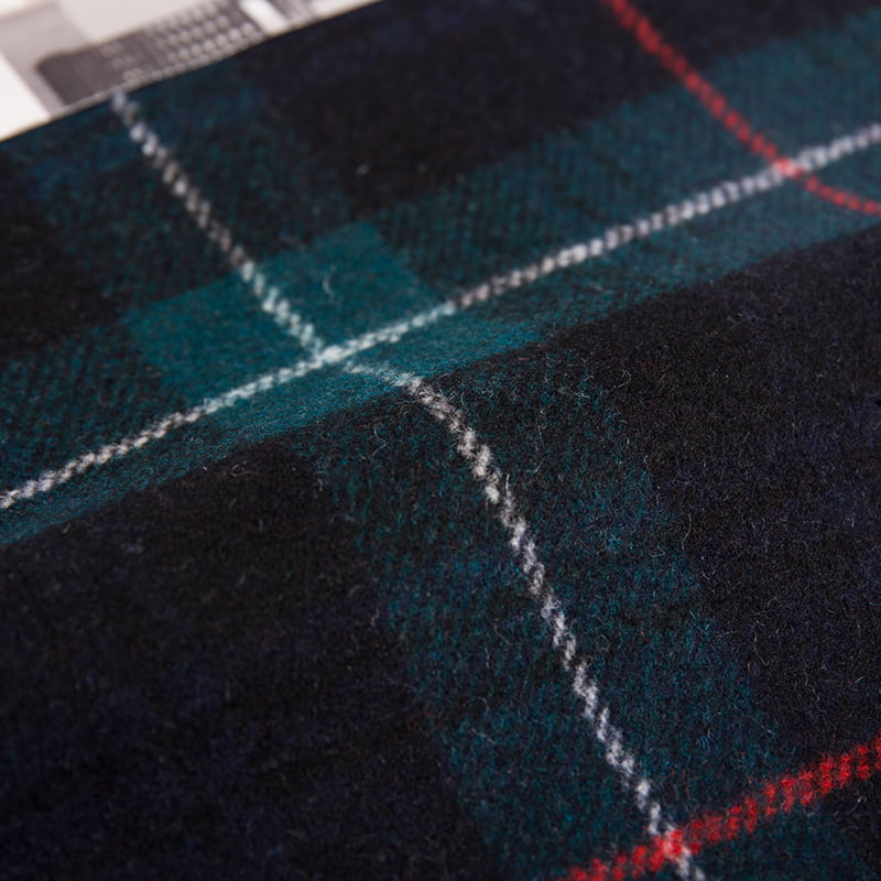 قماش الترتان ذو الخط الأحمر المنقوش باللون الأخضر للملابس SH2402